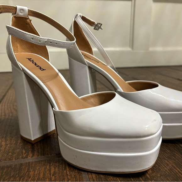White platform heels with ankle strap- size 7.5 - Picture 4 of 6
